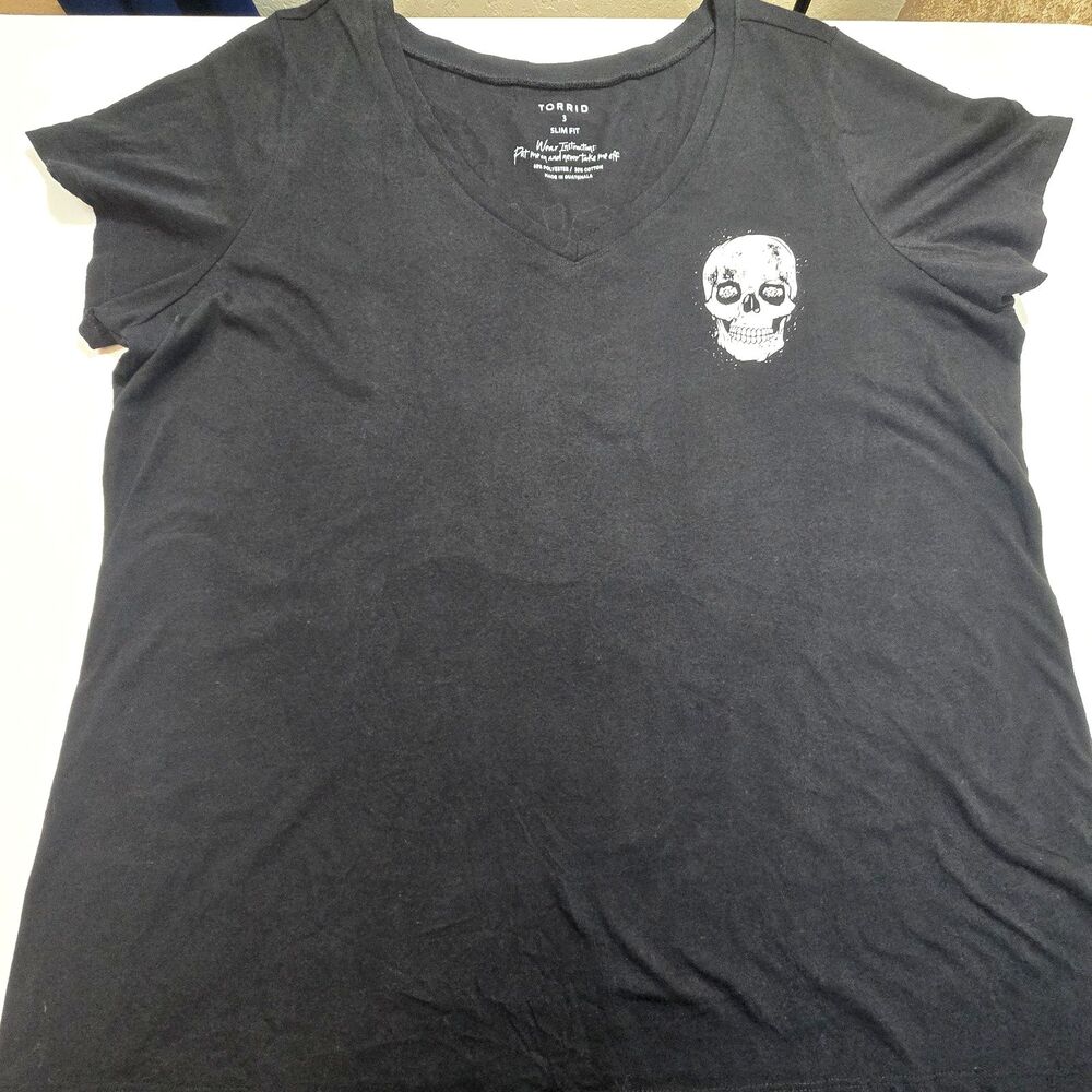 Torrid Black Womens Size 3  Dark Romance Boho Chic V-Neck Blouse T-Shirt Skull